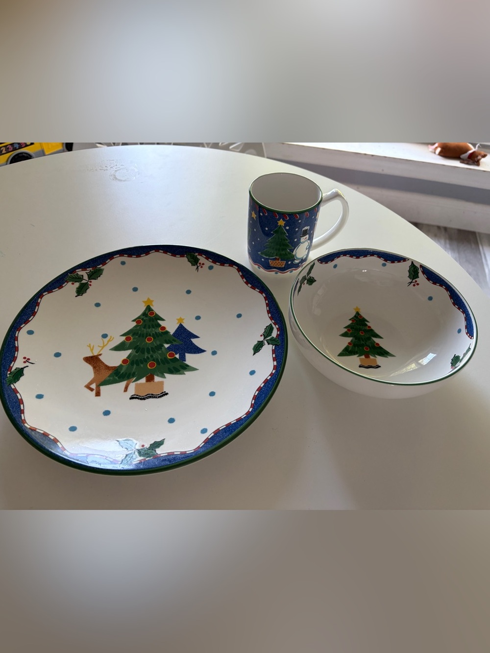 Rare Mikasa DW108 “Christmas Glow” set of 8 place settings.